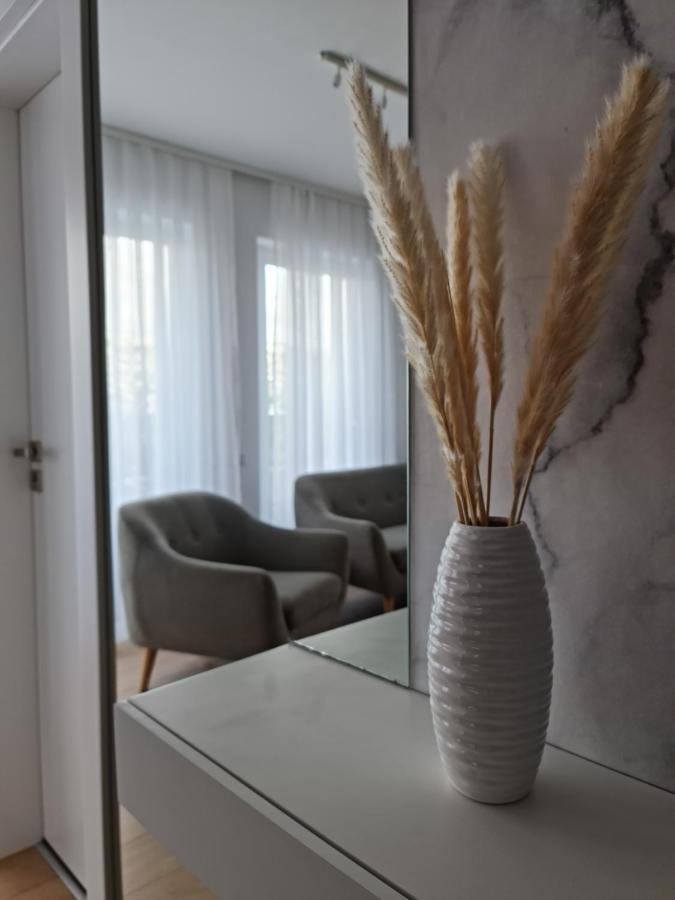 Sara Apartment Oradea Exterior foto
